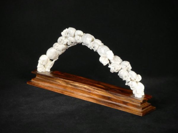 Crânes sculptés sur bois de cerf