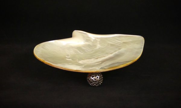 Coupelle en nacre sur 3 pieds