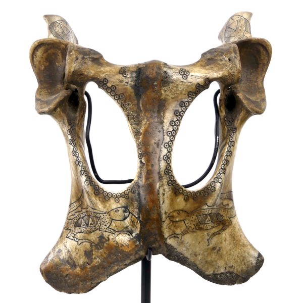 Masque en os gravé Dayak (face)