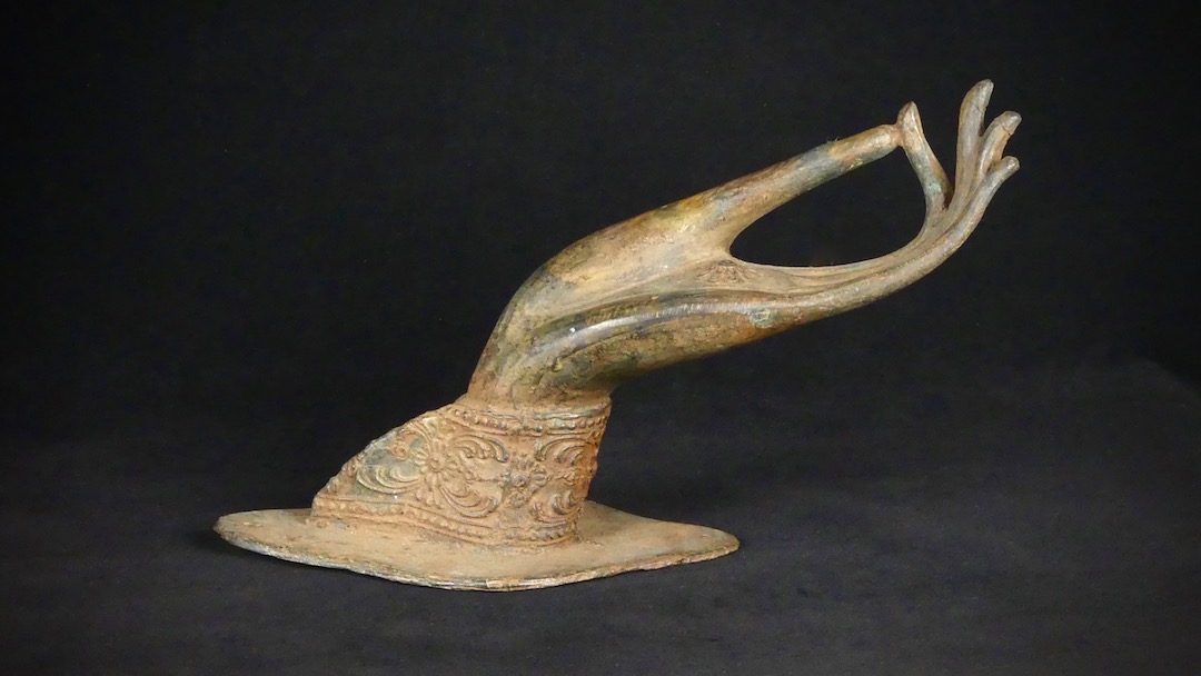 Main gauche de Bouddha Bronze patiné Vitarkamudrā Boutique OVIRY