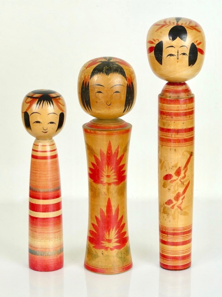 Sept poupées Kokeshi japonaises vintage dans différents styles - Catawiki