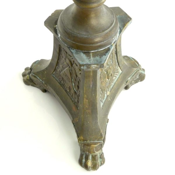 Grand pique-cierge en bronze (détail)