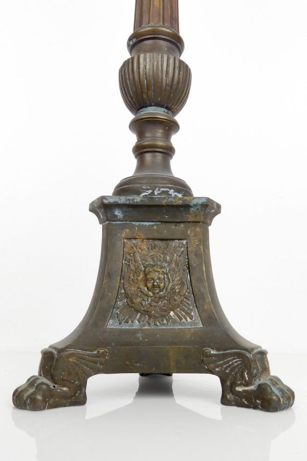 Grand pique-cierge en bronze (face 1)
