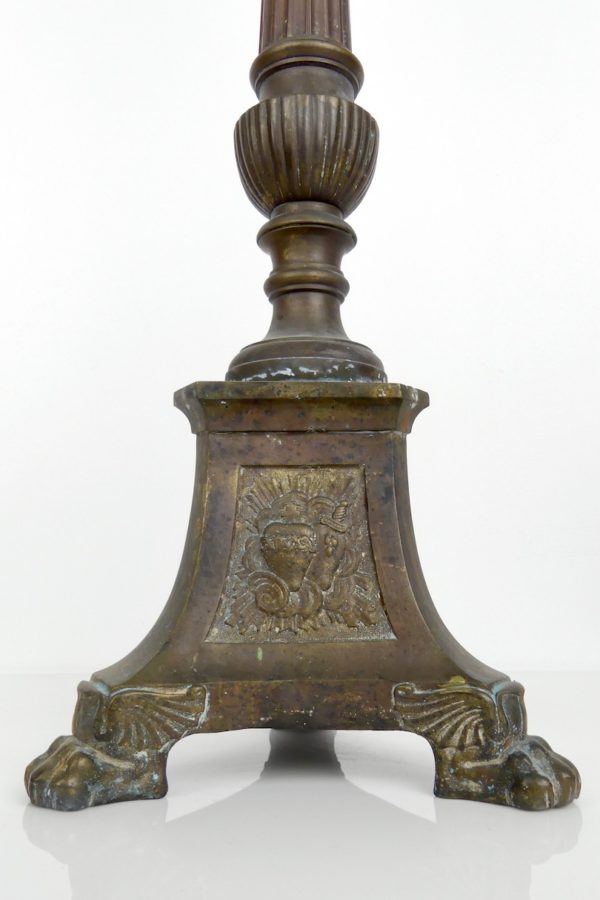 Grand pique-cierge en bronze (face 3)