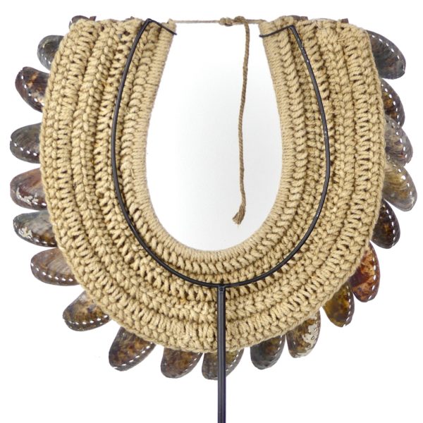 Collier d'ormeaux papou (dos)