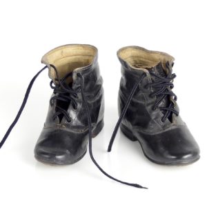 Petits souliers anciens (face)