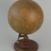 Globe terrestre de bureau ancien (profil)