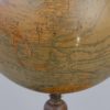Globe terrestre de bureau ancien (détail)