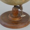 Globe terrestre de bureau ancien (détail 3/4)