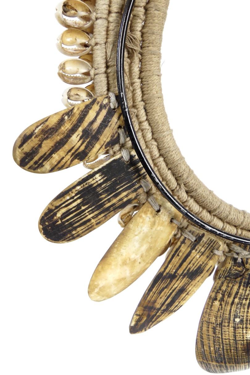 Collier cauris coquillages Indonésie Nouvelle-Guinée Karin Van Leyden XIXè Collier cauris coquillages Indonésie Nouvelle-Guinée Karin Van Leyden XIXè