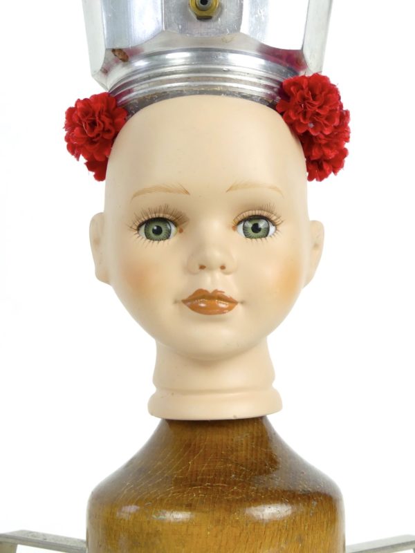 Sculpture tête de poupée (détail face)