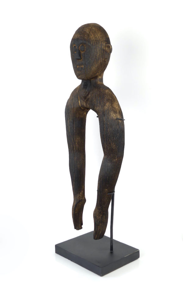 Statue anthropomorphe aux longs bras Bornéo (3/4-2)
