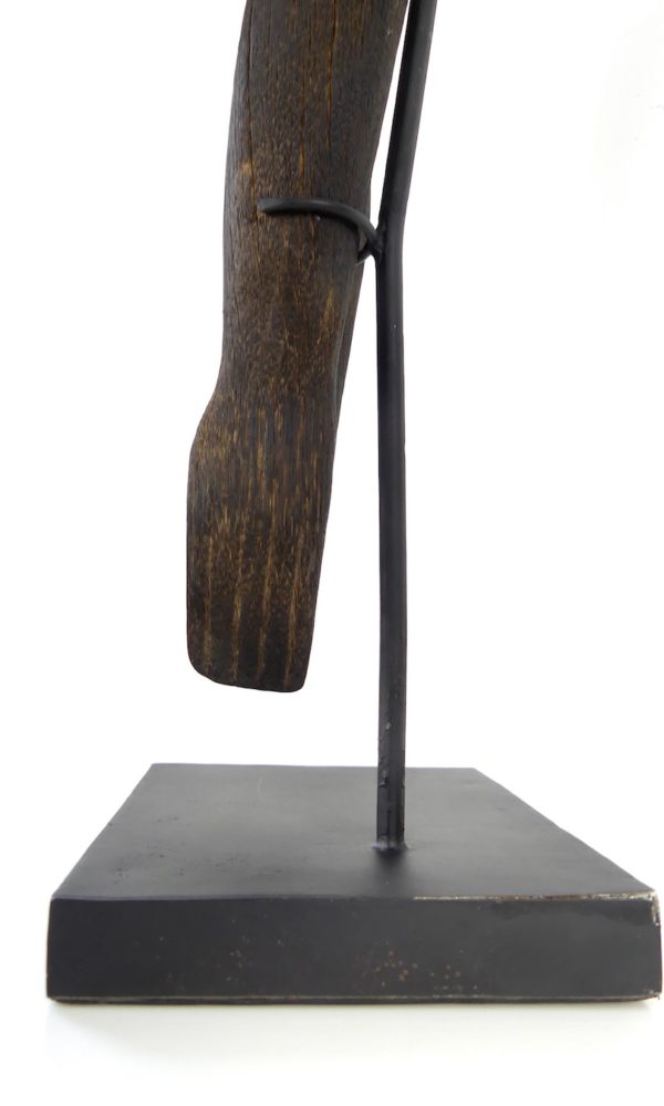 Statue anthropomorphe aux longs bras Bornéo (détail)