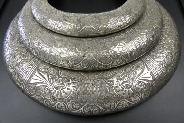 Grand collier Miao en métal argenté (détail 5)