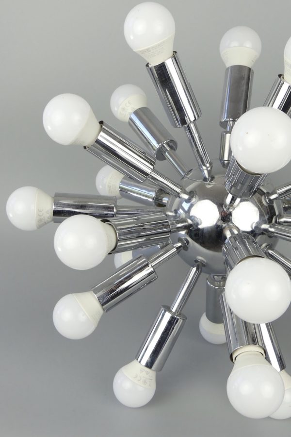 Lustre Spoutnik en métal chromé (détail 1)