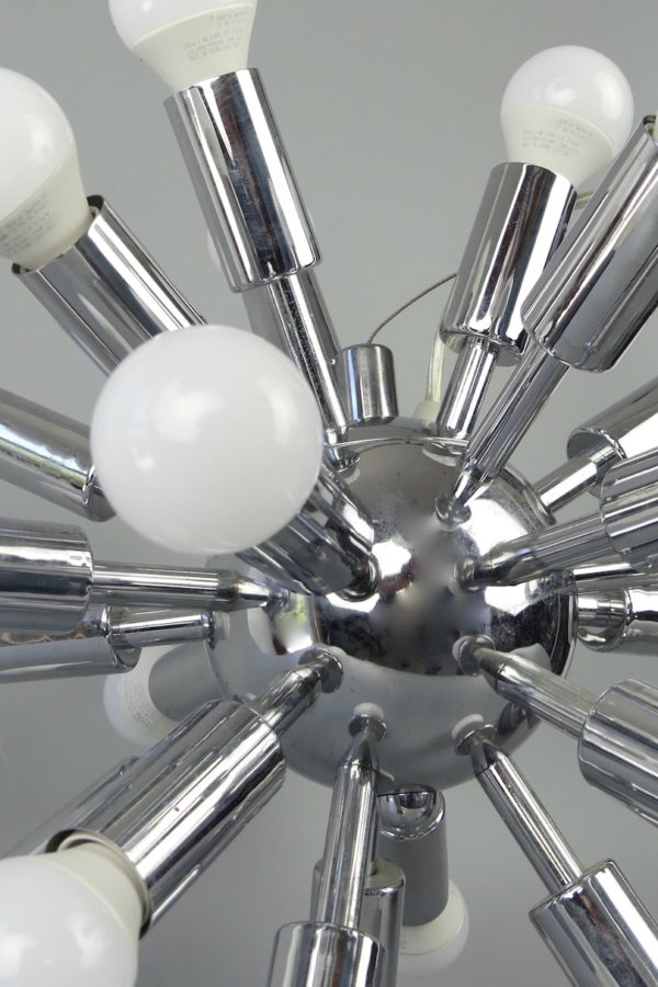 Lustre Spoutnik en métal chromé (détail 2)