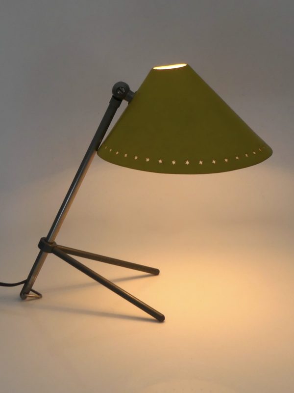 Lampe Pinocchio Busquet jaune 50 (allumée)
