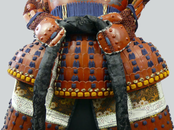 Armure de samouraï Yoroi laquée rouge (détail)