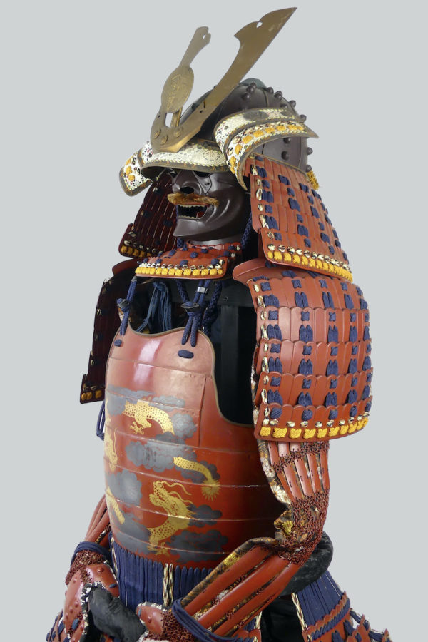 Armure de samouraï Yoroi laquée rouge (détail 3/4)