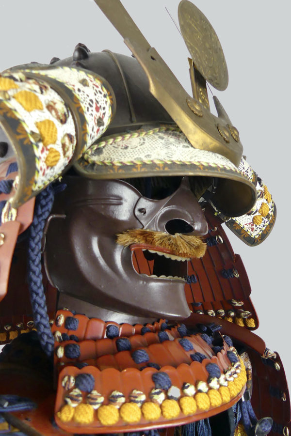 Armure de samouraï Yoroi laquée rouge (détail menpo)