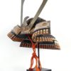 Kabuto de samouraï sur socle (3/4)