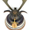Kabuto de samouraï sur socle (dessus)