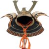 Kabuto de samouraï sur socle (dessous)