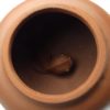 Théière aux 5 petites carpes en terre de Yixing (détail intérieur)