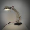 Lampe de bureau squelette (allumée)