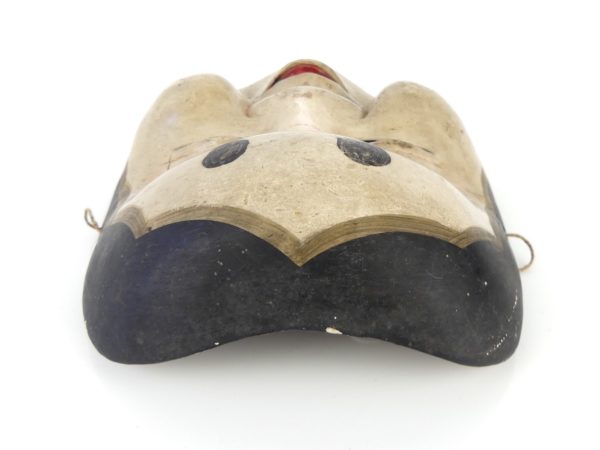 Vieux masque Ofukumen en bois (dessus)