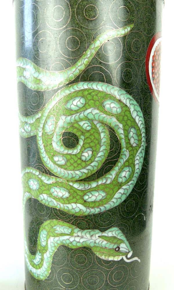 Pot long en cloisonné Serpent et Grenade (détail)