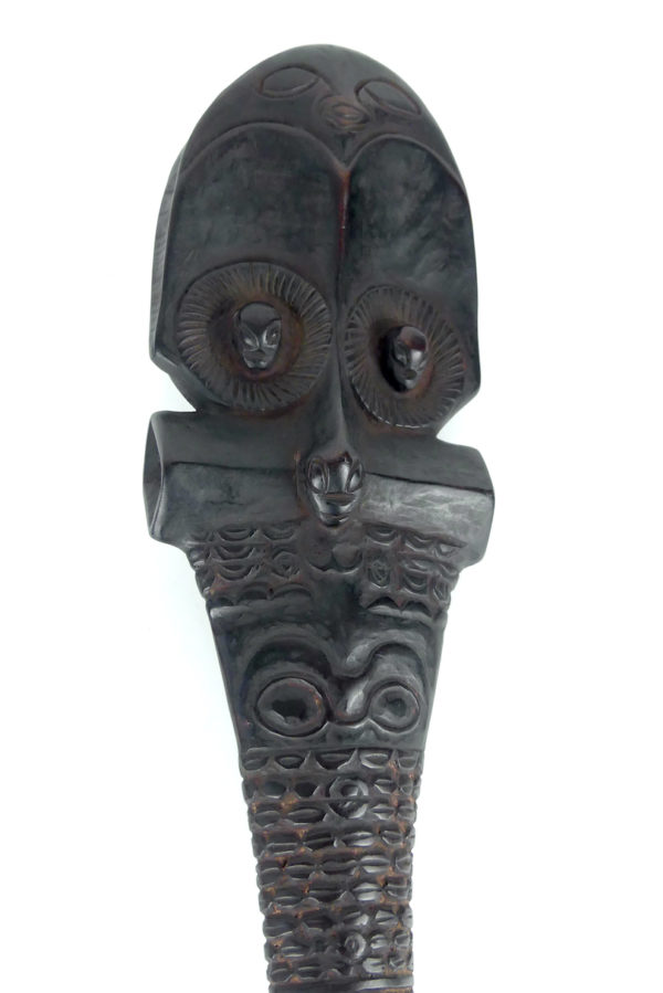 Massue de guerre u’u marquisien (tête face)