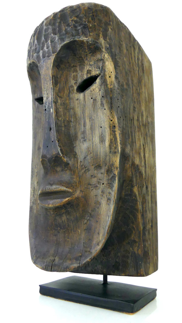 Tête sculptée des îles Célèbes (3/4)