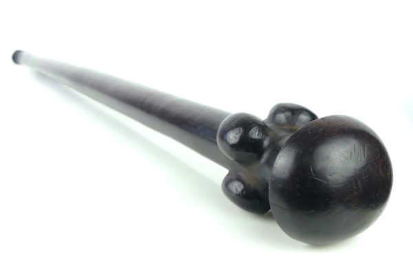 Massue Malekula en bois dur du Vanuatu (dessus 3/4)