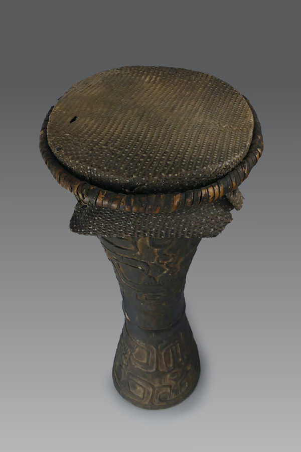 Tambour Asmat Irian Jaya Nouvelle-Guinée (dessus)