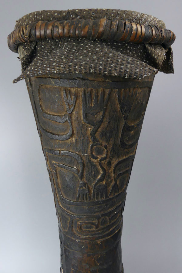 Tambour Asmat Irian Jaya Nouvelle-Guinée (détail haut)