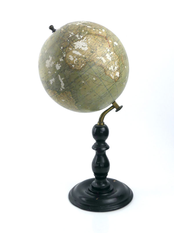 Sphère terrestre de bureau sur pied (profil)