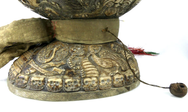 Tambourin Damaru Kapala tibétain ancien (détail profil)