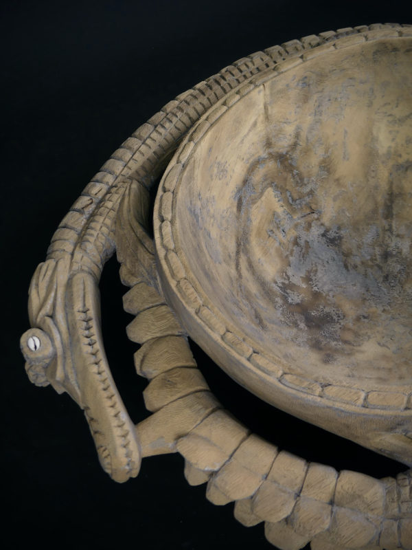 Grand bol de sagou en bois sculpté Papou (détail)