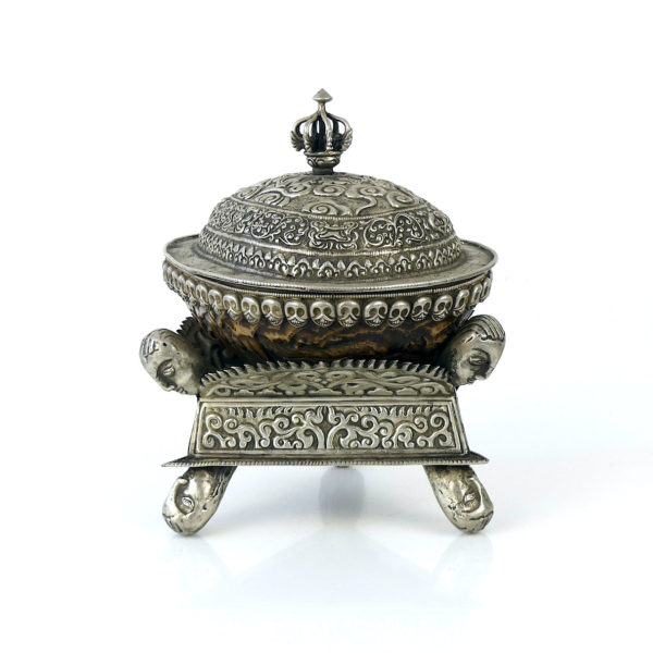 Grand kapala tibétain ancien (face)