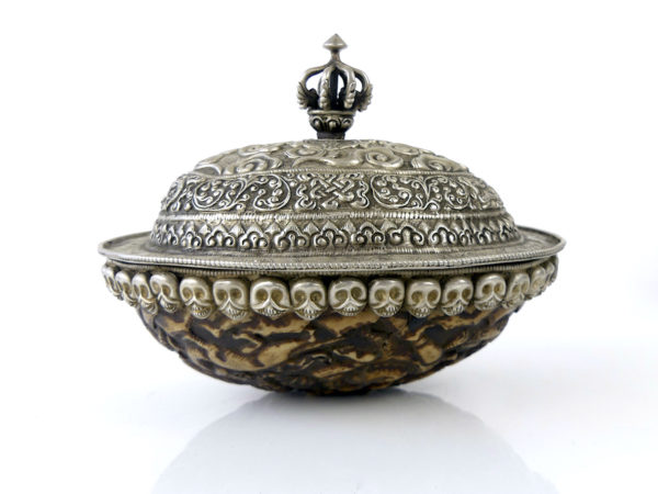 Grand kapala tibétain ancien (coupe et couvercle)