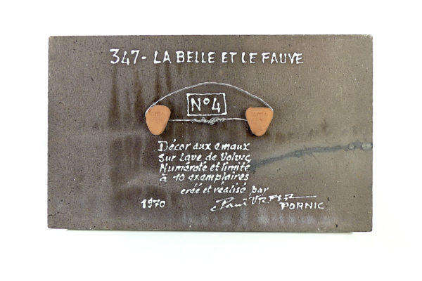 Plaque émaillée La Belle et le Fauve en pierre de lave (dos)