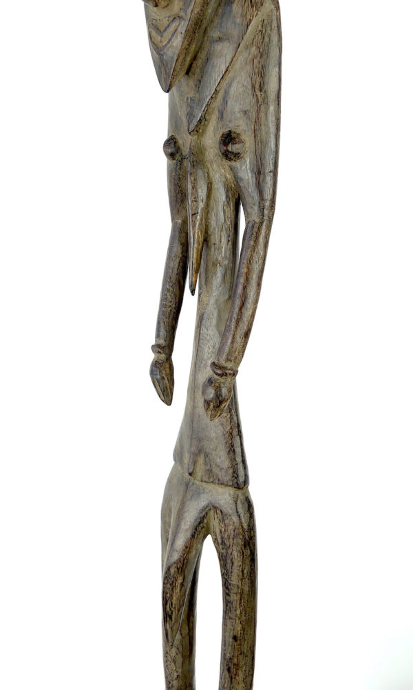 Grande statue d’ancêtre Ramu anthropo-zoomorphe (détail 3/4)