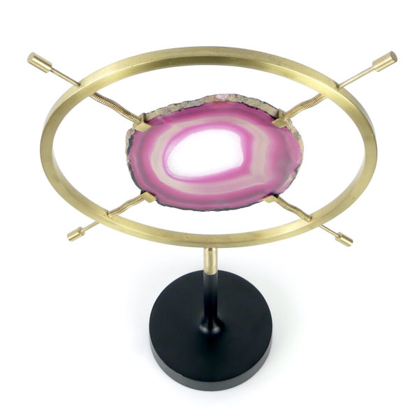 Tranche d’agate rose sertie sur pied en laiton (dessus)
