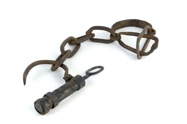 Fers de bagnard lourde entrave de chevilles avec clé (ouvert)
