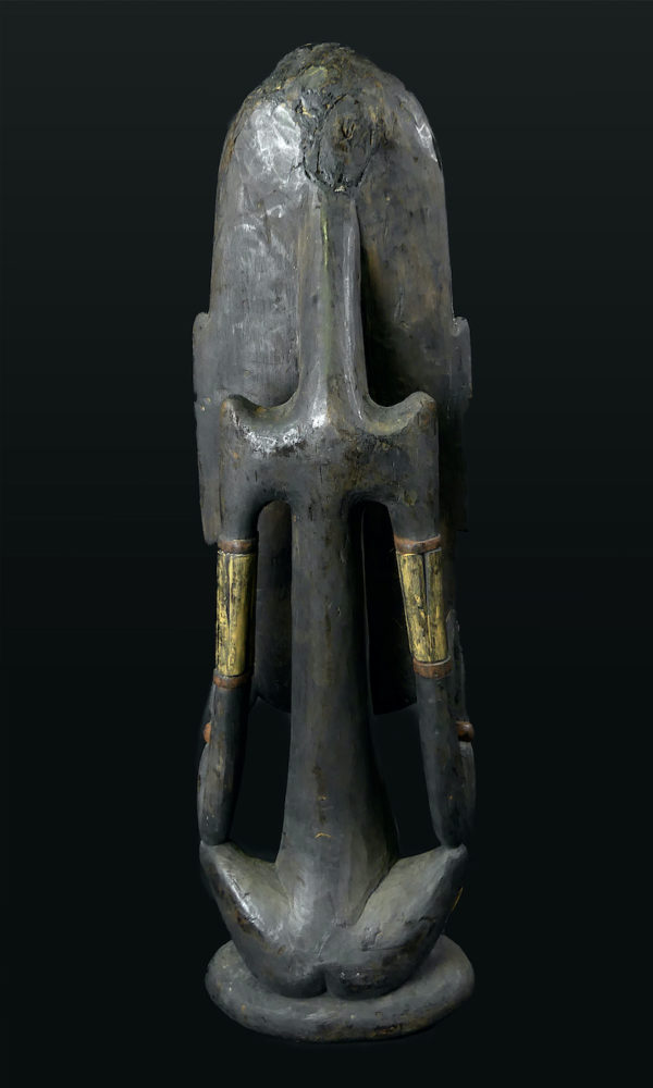 Grande sculpture totémique papoue polychrome (détail dos)