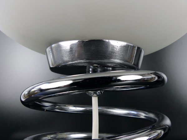 Lampe Ressort Ingo Maurer 1969 design allemand (détail)