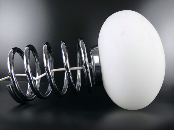 Lampe Ressort Ingo Maurer 1969 design allemand (profil)