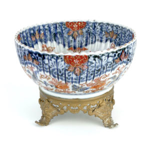 Grande coupe Imari au dragon en porcelaine ère Meiji (face)