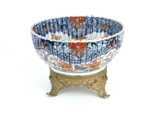 Grande coupe Imari au dragon en porcelaine ère Meiji (face)